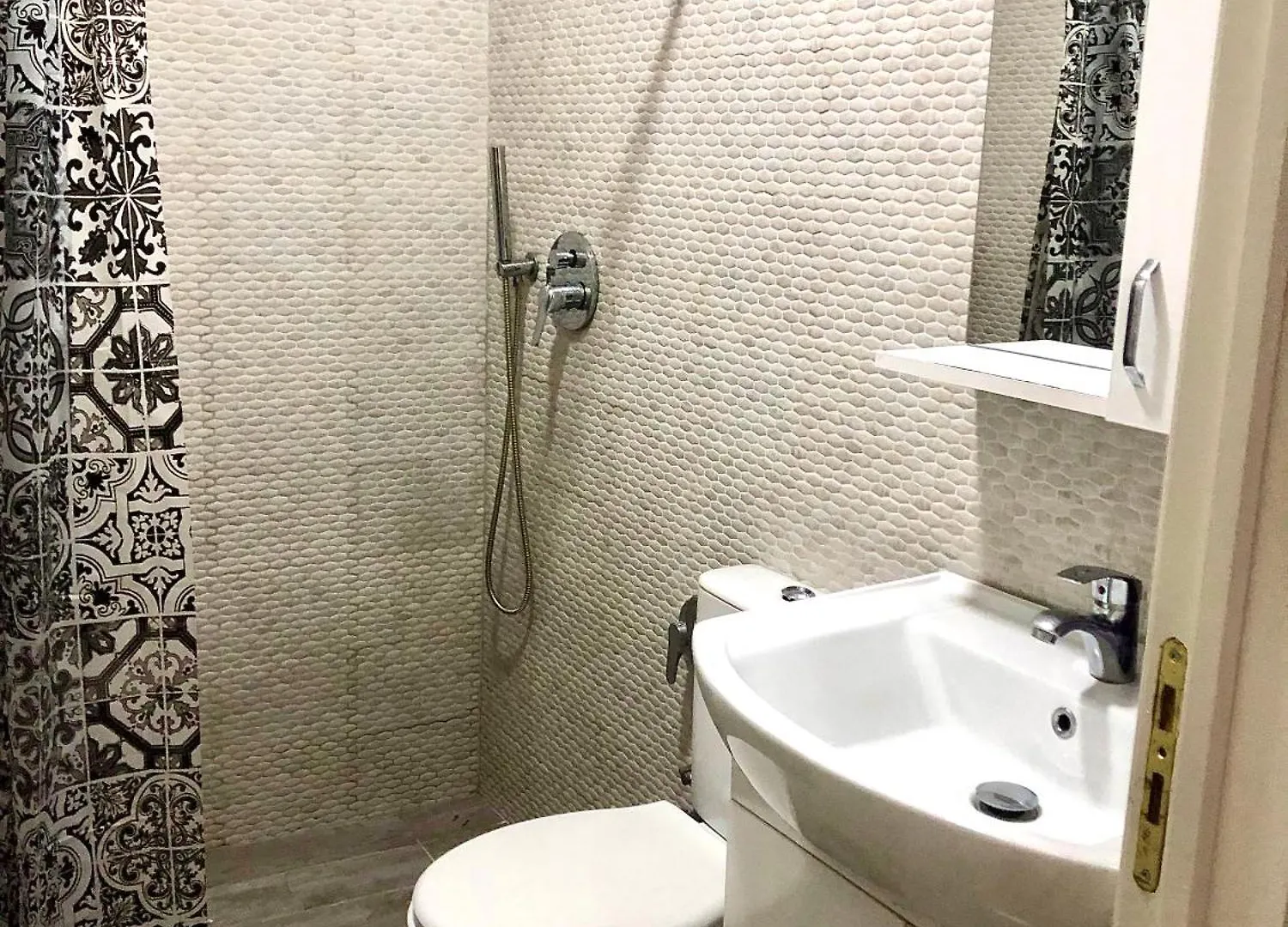 Amelia Comfort Stay Apartment Tirana 0*,