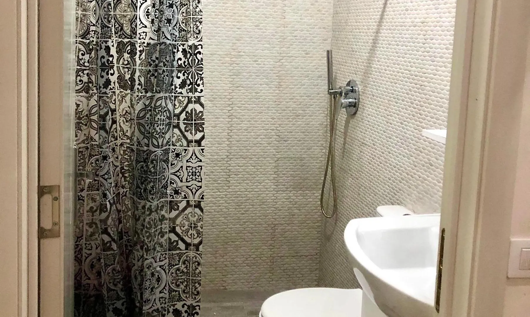 Amelia Comfort Stay Apartment Тирана